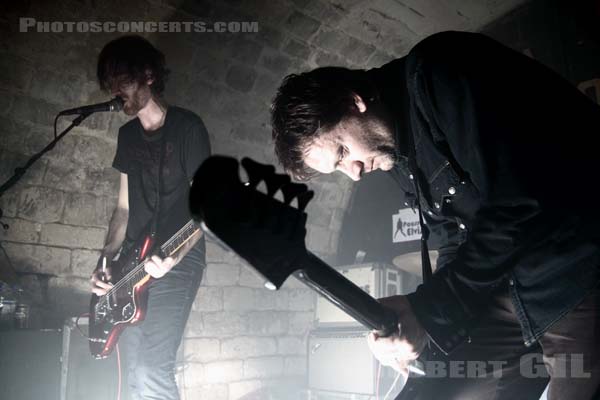 A PLACE TO BURY STRANGERS - 2009-04-07 - PARIS - La Mecanique Ondulatoire - 